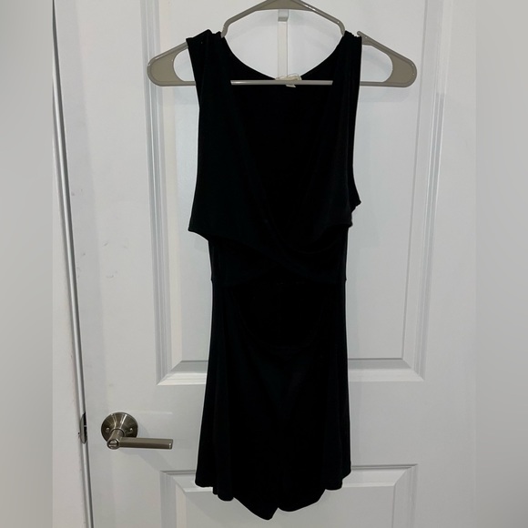 SILENCE AND NOISE (m) CrissCross Front Romper - Picture 5 of 5